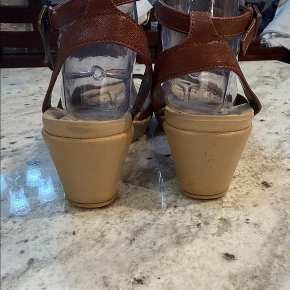 CROCS Leigh Ann Brown Leather Ankle Strap Wedge Sandals Women’s- Rare - Picture 5 of 6